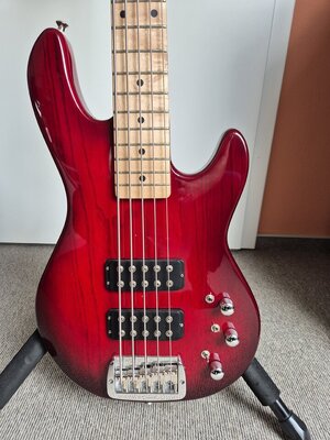 G&L Tribute L-2500 E-Bass in Cherry-Burst