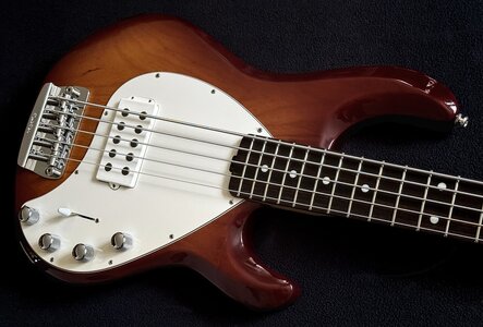 Ernie Ball Music Man Stingray 5 USA, 4.3 kg