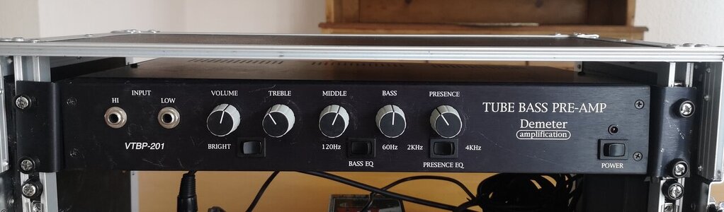 Demeter Bassröhrenpreamp VTBP 201L + Radial JDI