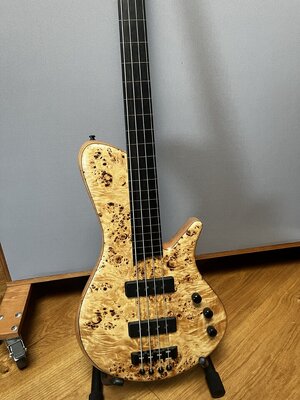 Franz Bassguitars Sirius Fretless 4 Poplar Burl