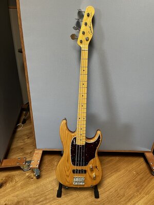Godin Passion RG-4 Swamp Ash Bass PJ
