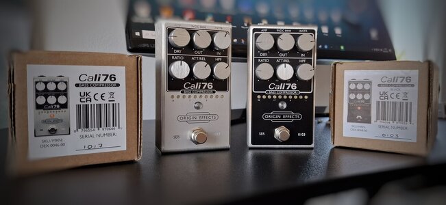 Verkaufe 2 Origin Effects Cali Compact Bass V2