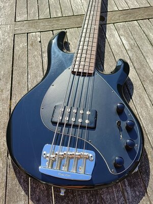 Ernie Ball Musicman StingRay 5 Black 1998