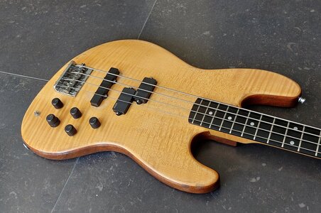 ESP / Vox Humana PJ bass 1987 (EMG pickups and preamp)