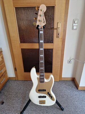 Squier 40th Anniversary Jazz Bass