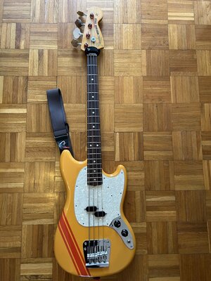 Fender Vintera II '70s Competition Mustang Bass