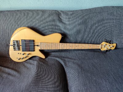 Monkey Medium scale bass 32"
