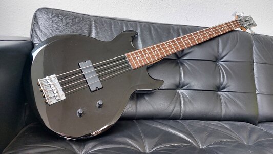 Ibanez GAXB150 Medium Scale