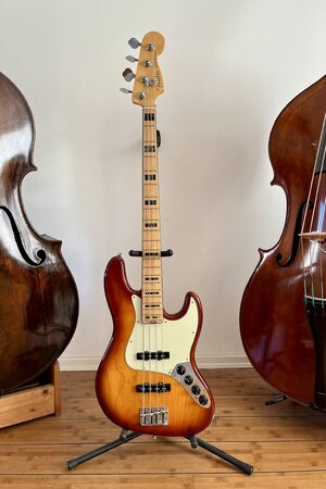 Fender AM Elite Jazz Bass