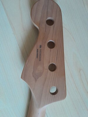 Original Fender roasted 1-piece maple neck (hat also kein aufgeleimtes Griffbrett!) für Fender Bässe