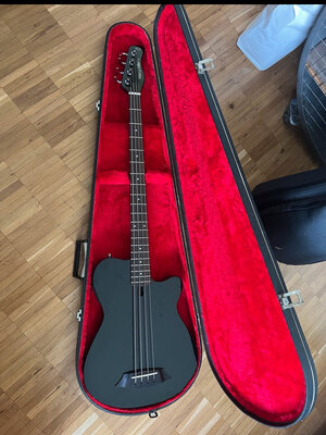 Marcus Miller GB5 Sire Akustik bass black matching Headstock Labella flatwounds