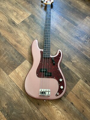 Precision Bass (Docwood/Fender) in Burgundy Mist