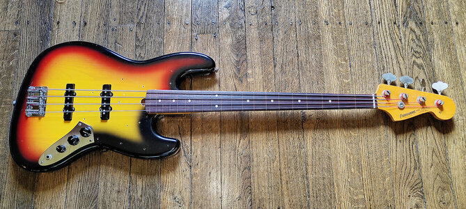 Fernandes The Revival Jazz Bass RJB-75 '60, original Fretless 1981, mit Stone-Logo auf der Halsplatt