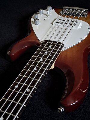 Ernie Ball Music Man Stingray 5, 4.3 kg