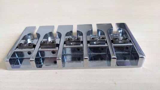 3D-Bass Bridge für 5-Saiter
