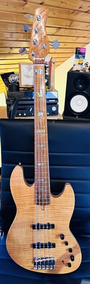 Sire Marcus Miller V10 5Saiter Bass! Neuwertig aus Erstbesitz!