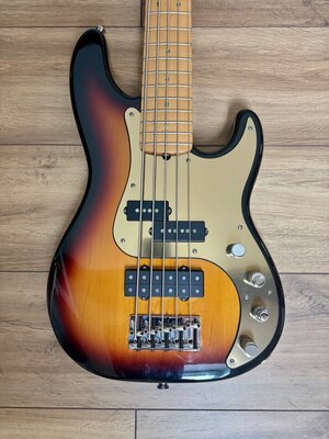 Fender American Deluxe Precision V