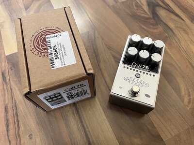 TAUSCHE: Origin Effects Cali76 V2 Bass Compressor gegen blaue V1