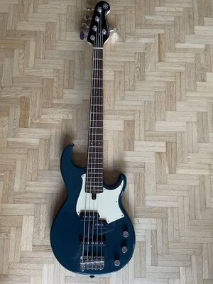 Yamaha BB435