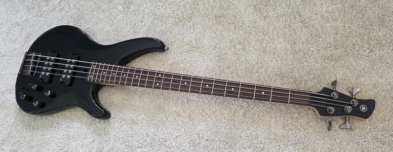 Yamaha TRBX304/Ampeg BA 108 Bass / Verstärker Komplett-Set