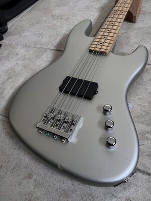 Fender Flea Active Jazz