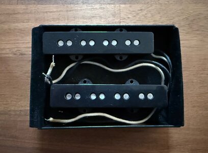 Kloppmanm JB61 Jazz Bass Set mit zusätzlichen weißen Kappen in OVP