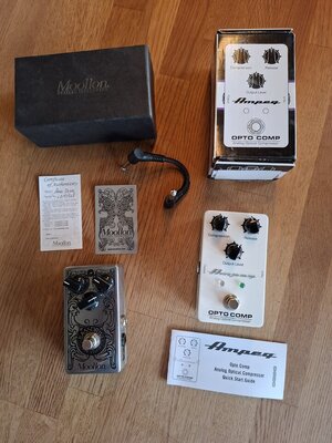 Moollon Bass Overdrive / Ampeg Opto Comp Bass Effekte (Schweiz)