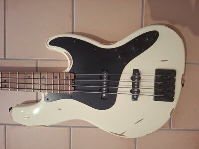 Schecter Diamond J-4 Jazz Bass