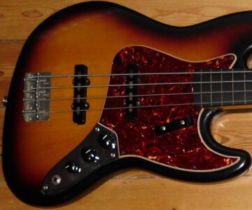Fender 62 AV JB.JPG
