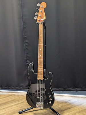 Charvel PM Bass SD PJ IV, metallic Black mit Drop D-Tuner