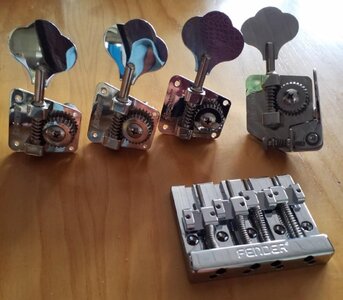 Hipshot Basstuners with Bass Extender + Fender bassbridge