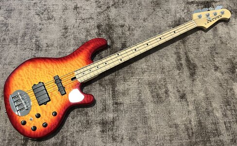 Lakland Skyline 44-02 Deluxe cherryburst maple
