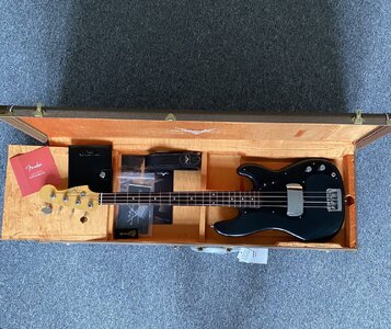 Fender Custom Shop Precision Bass 1960 Closet Classic Relic RSD Bridge Black Pearl Finish