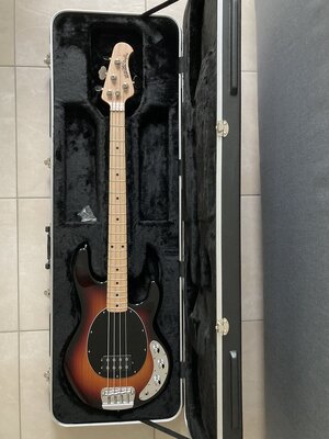 Music Man Stingray 4, 2-Bd.-EQ, guter Zustand, mit Originalkoffer