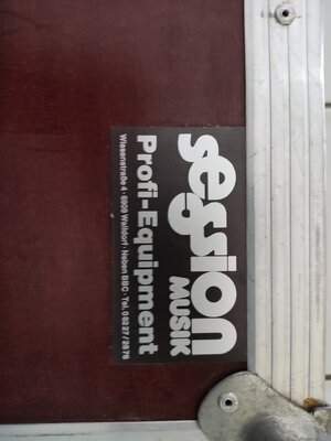 auf Koffer - session MUSIK Profi-Equipment.jpg