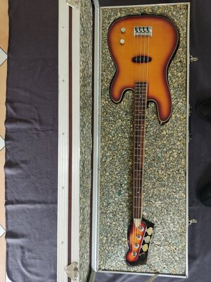 Gesamtansicht Vorderseite im Koffer.jpg