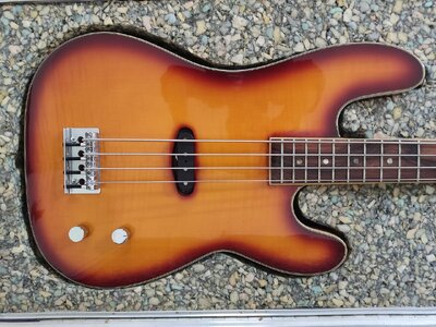 Korpus Vorderseite aus der Nähe.jpg