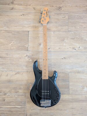 Music Man Stingray 5 H - Schwarz mit Maple-Neck