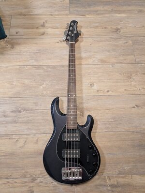 Music Man Stingray 5 HH - sapphire black mit matching Headstock