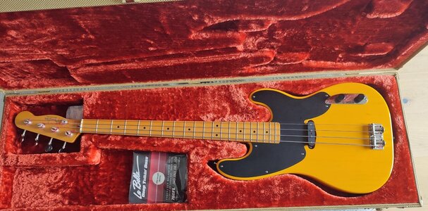 Fender Precision Bass ‘51 Vintage Reissue Butterscotch inkl. Fender Pro Series Case Tweed