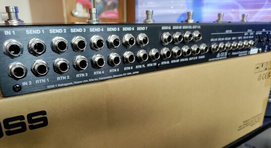 Boss_ES-8_06.jpg