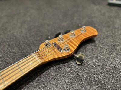 Musicman Stingray Style Custom Shop Bass 32“ Zoll Mensur - 5 Saiter