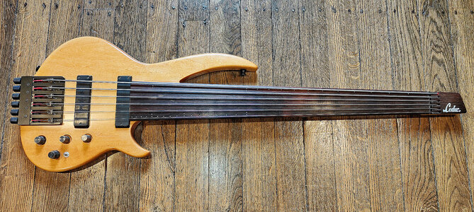 Leduc Masterpiece Headless 6 Fretless (HMP 628 SF)