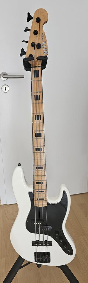 BITE Jawbone Bass mit PJ Konfiguration