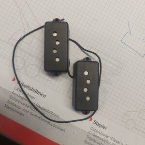 Häussel P-Bass 4-string slanted