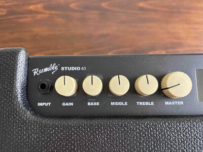 small Amp close_1.jpeg small Amp close_1.jpeg