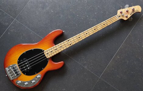 Music Man Stingray 1989 honeyburst 3eq (birdseye neck)