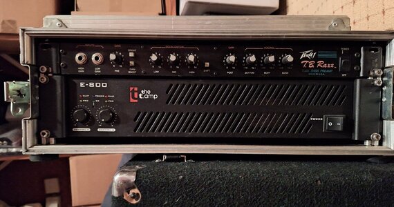PEAVEY T.B. Raxx mit T. E-800 Endstufe im Rack