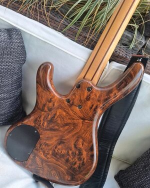 Ibanez EDB690 / Bj. 1999 / aktiv mit 3-Band-Klangregelung