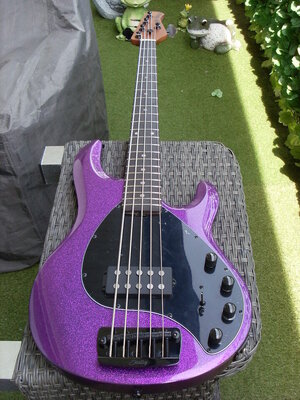 Suche 5 Saiter biete 4 Bass